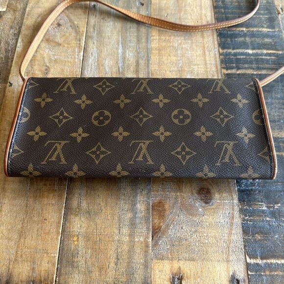 Pre-owned Louis Vuitton canvas Shoulder Bags
Monogram Pochette Twin GM - Picture 9 of 10